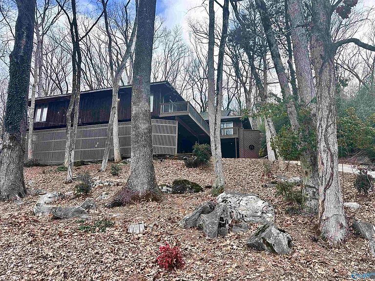 701 Fagan Springs Dr SE — Photo 1