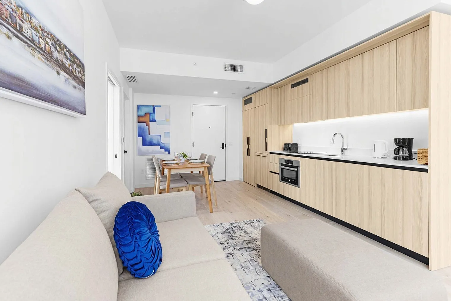 1 bed, 1.0 bath, 548 sqft, $4,017 — Photo 2
