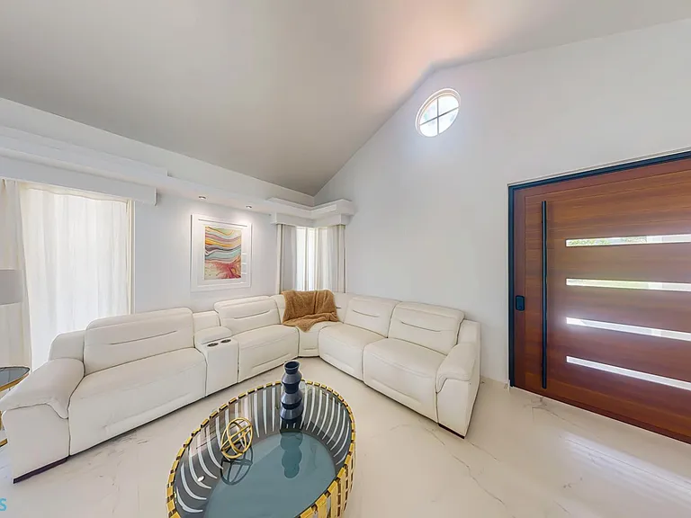 229 Sabanera Dorado Corredor De La Arboleda — Photo 3