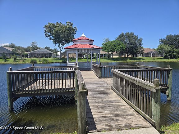 4th image of 1275 Creek Side Cir