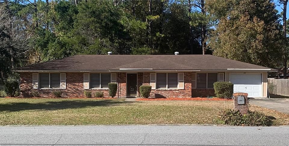 1st image of 203 Fairway Oaks Dr