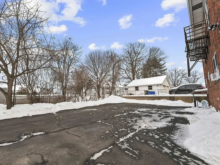 198 Conover Ave #4 — Photo 15