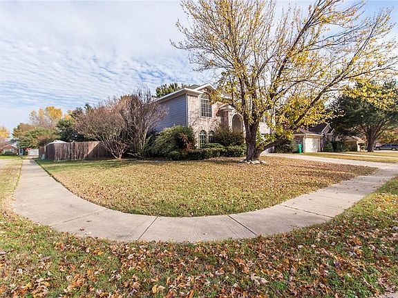 3rd image of 317 Georgian Oak Ct