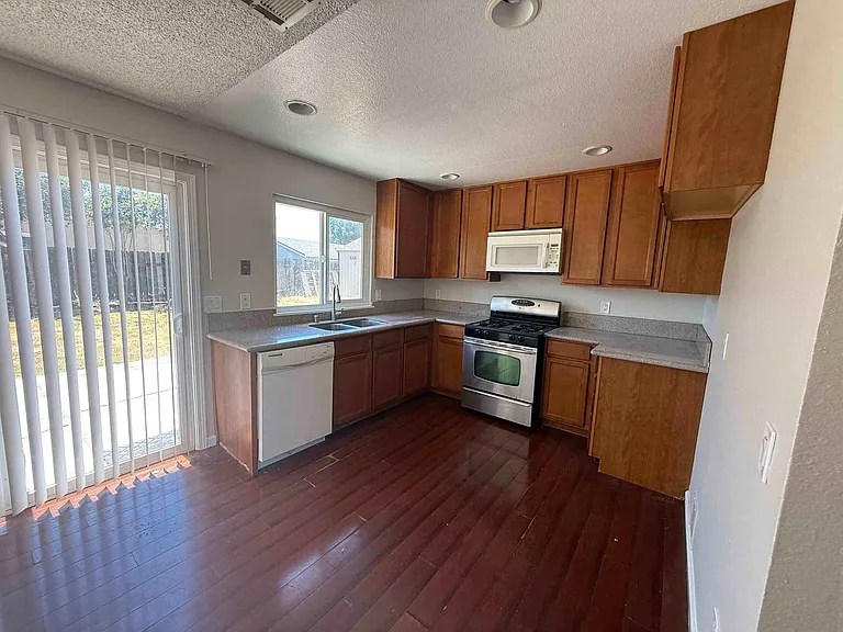 1 Deertree Ct — Photo 17