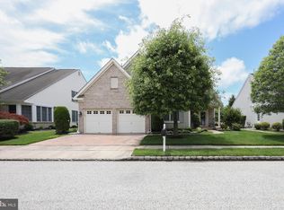 4 Larkspur Dr, Marlton, NJ 08053