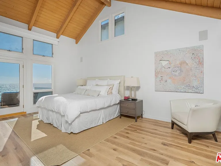24456 Malibu Rd — Photo 13