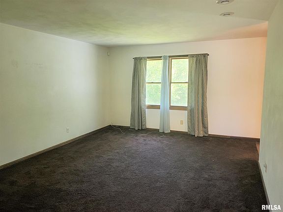 2nd image of 2830 W Briarcliffe Ln