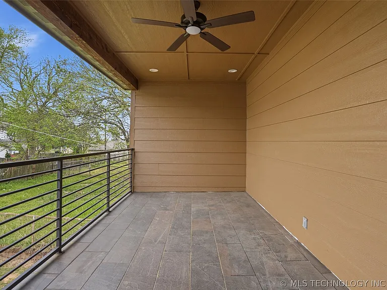 1414 E University Ave — Photo 27
