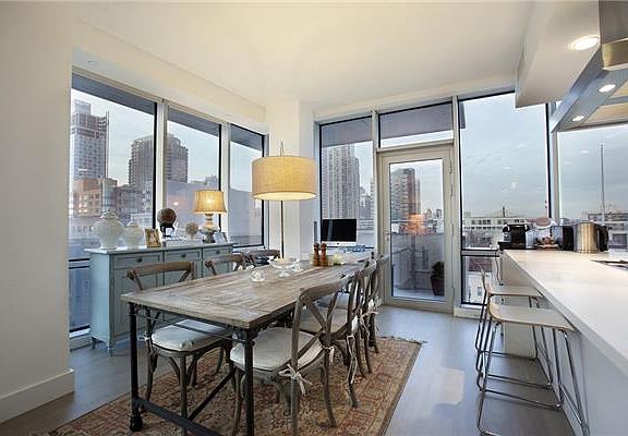 3rd image of 5-19 Borden Ave #6A