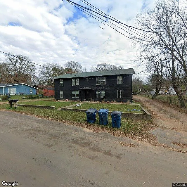 705 W Circle Dr Apartments — Photo 1