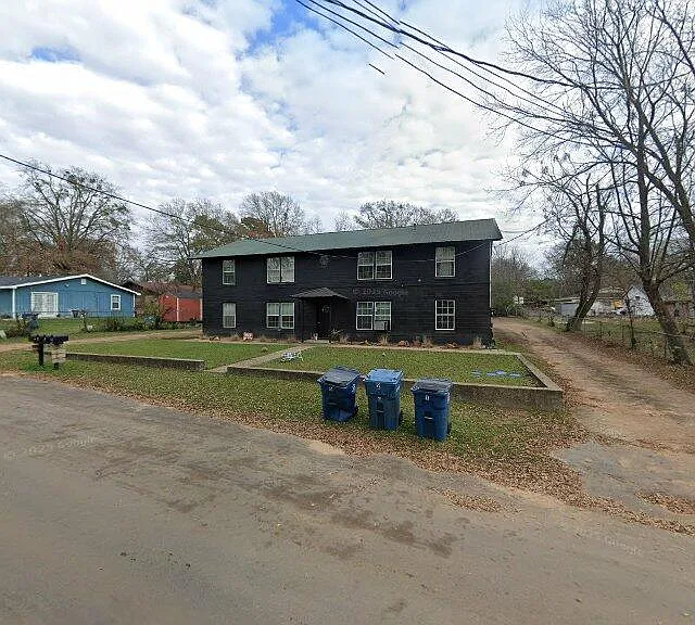 705 W Circle Dr #B — Photo 1