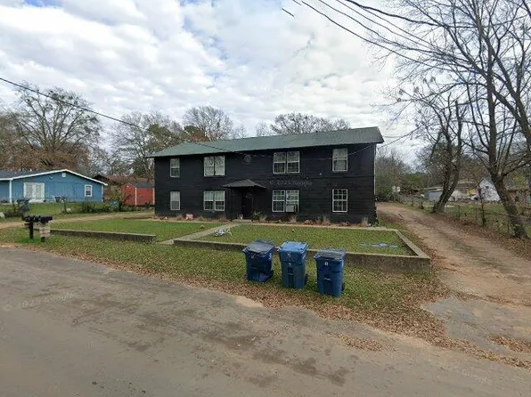 705 W Circle Dr #B, Mount Pleasant, TX 75455