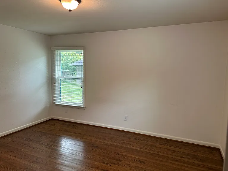1201 W Lovers Ln — Photo 21