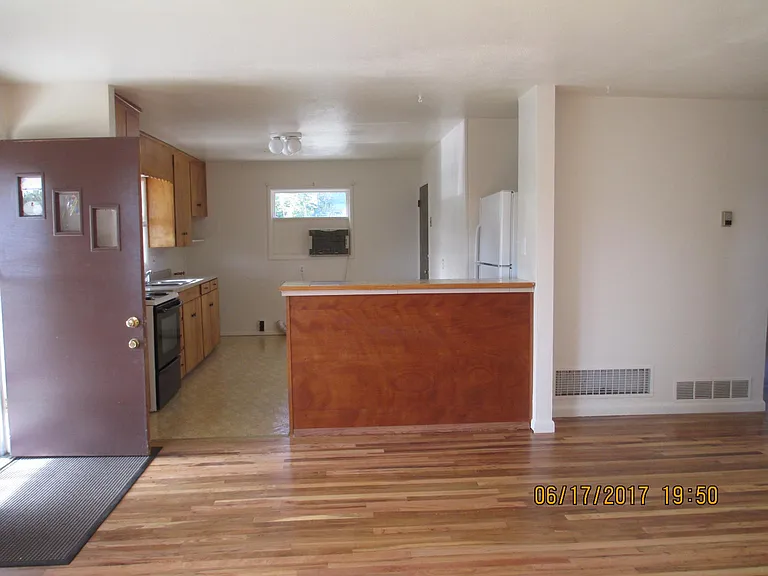 1122 S Cedar St — Photo 7