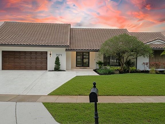 2nd image of 7571 Estrella Circle