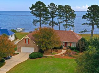 6042 Dolphin Rd, Oriental, NC 28571