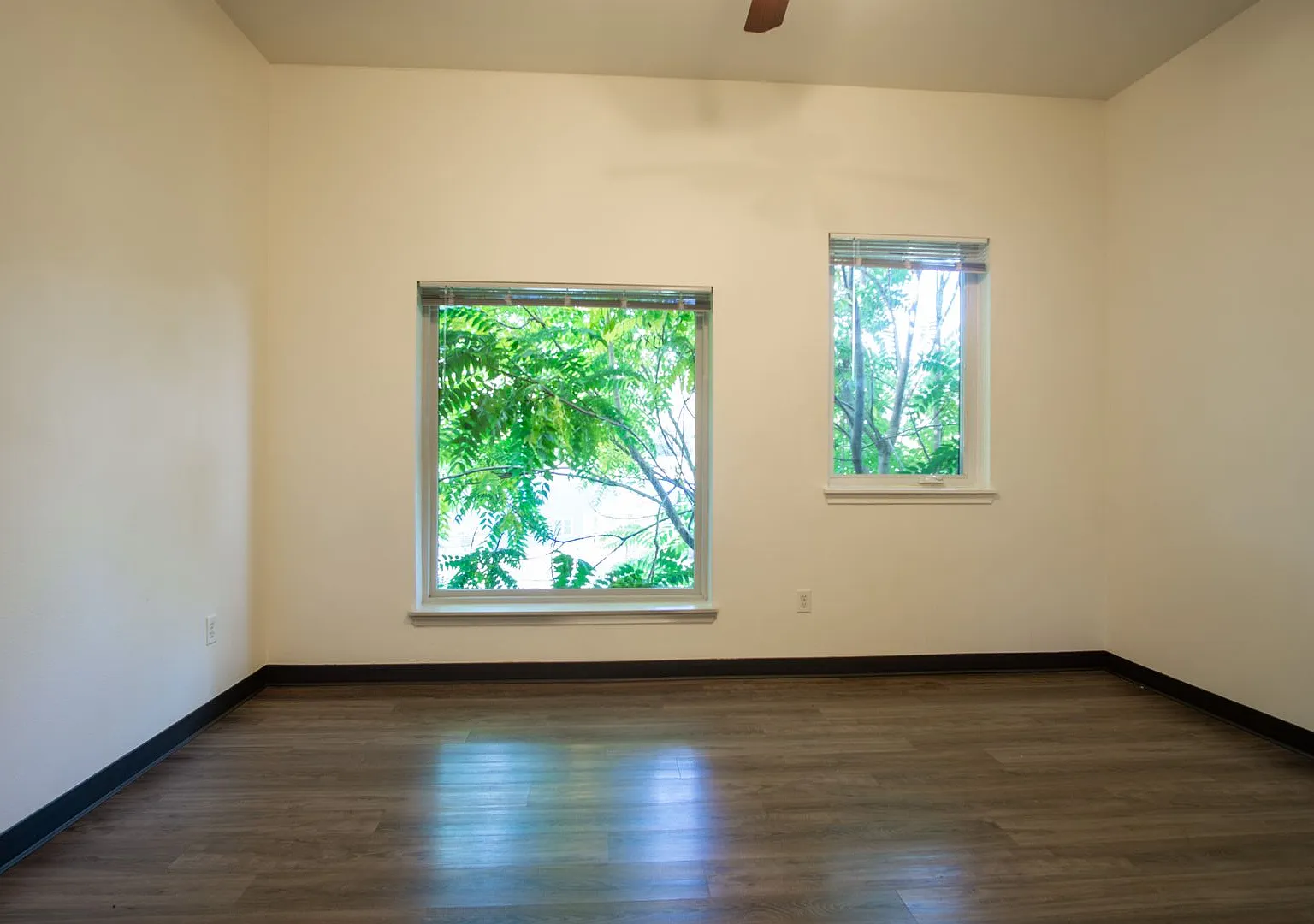 Chic & Modern Top-Floor Studio Near South Waterfront & OHSU — Photo 3