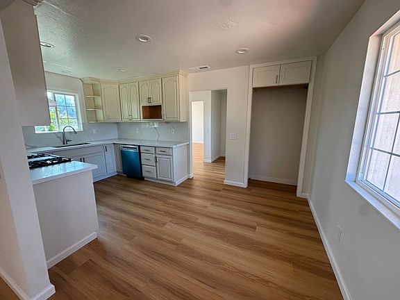 5th image of 127 Redondo Ct