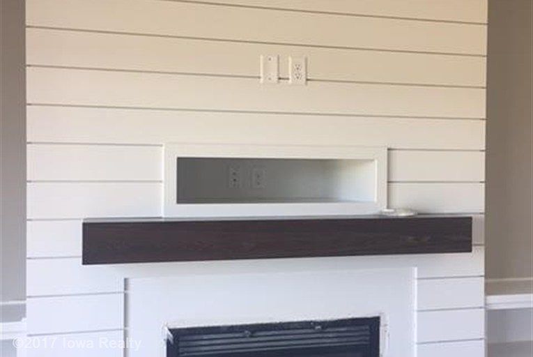 2nd image of 830 NE Owl Ridge Ln