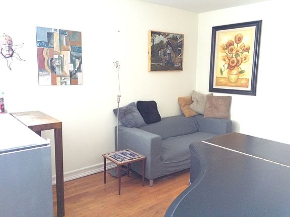Living room (south)