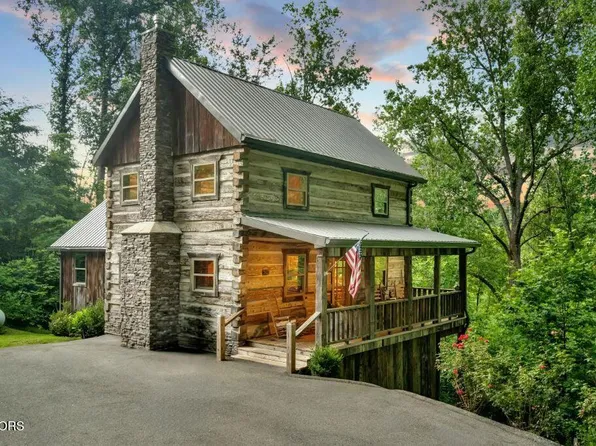 636 Jess Field Rd, Gatlinburg, TN 37738