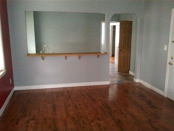 812 S. 11th Dining Room