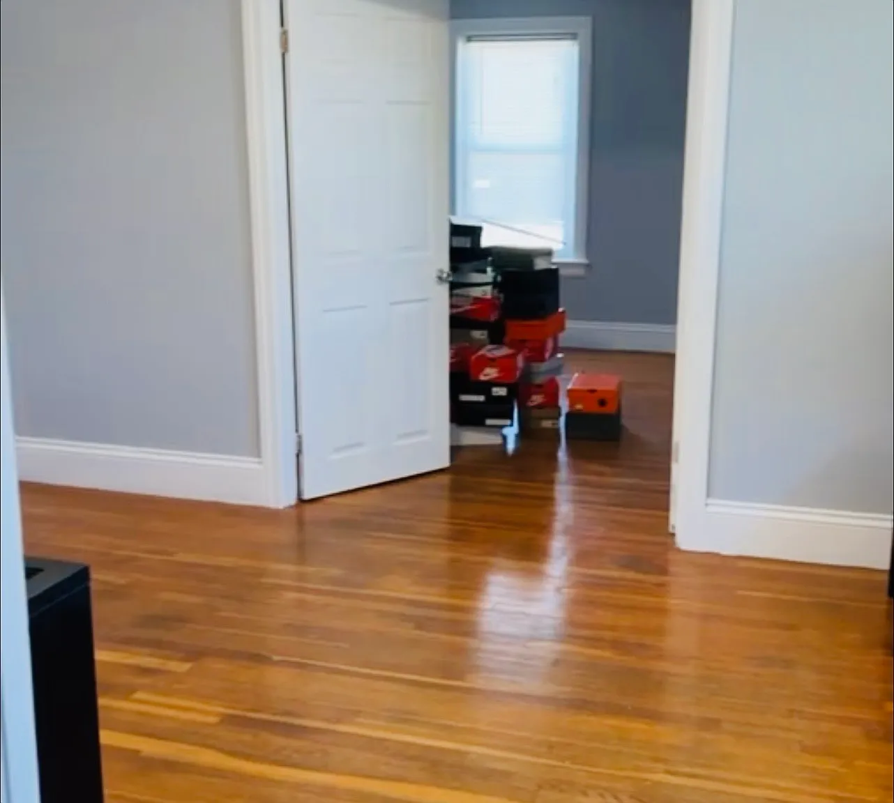 3 bed, 1000 sqft, $2,100 — Photo 2