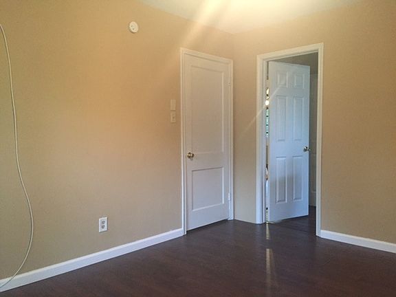 5th image of 514 Iris Dr