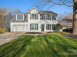 8031 Shiny Meadow Ln, Charlotte, NC 28215