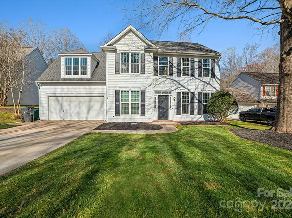 8031 Shiny Meadow Ln, Charlotte, NC 28215