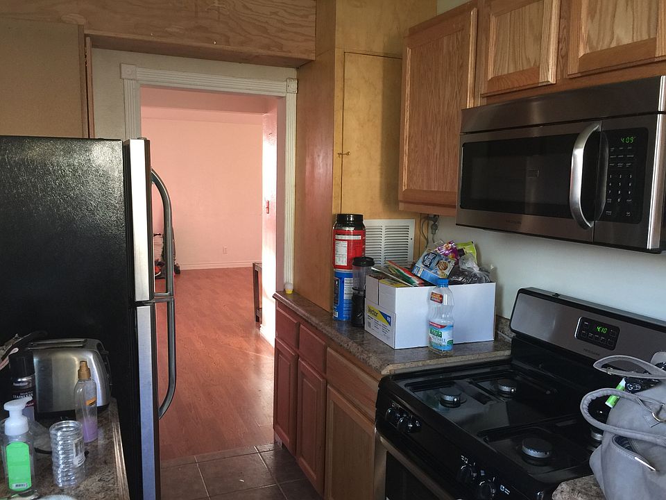 2nd image of 2368 Chestnut Ave