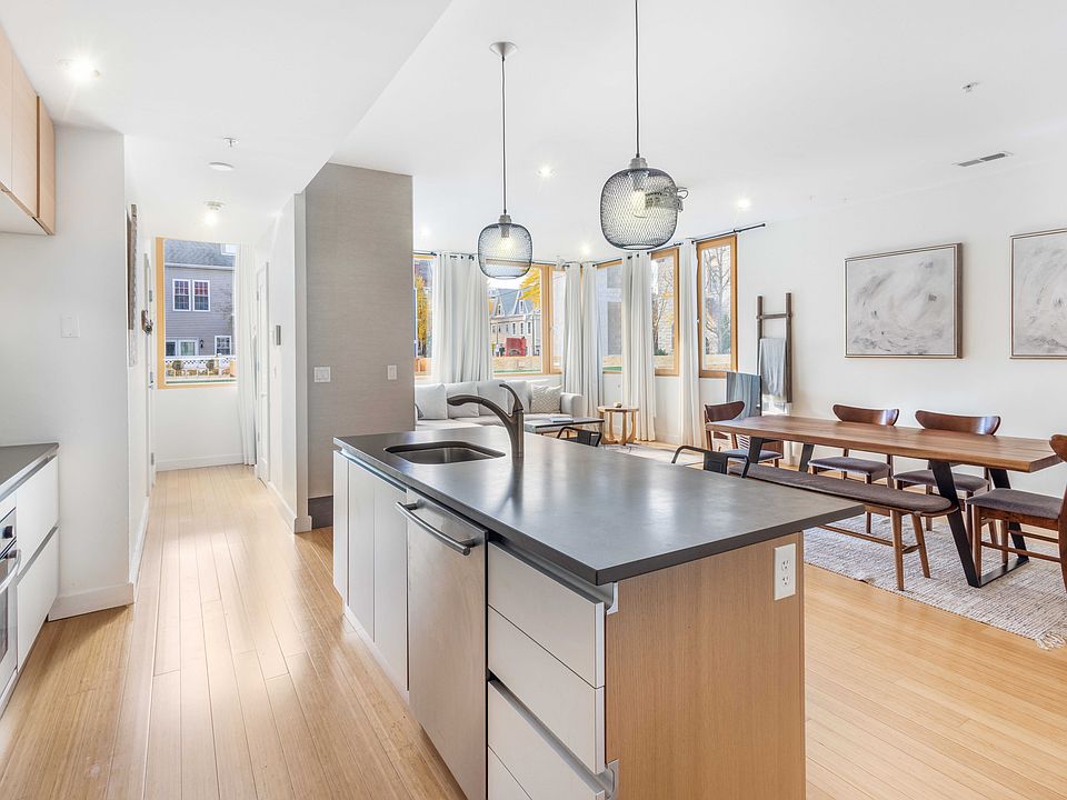 1st image of 210 Bolton St #6