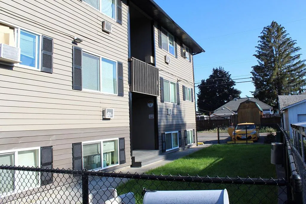 2808 E Everett Ave — Photo 1