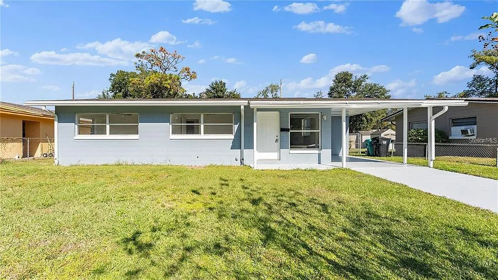 3 bed, 1.0 bath, 906 sqft, $2,190 — Photo 1
