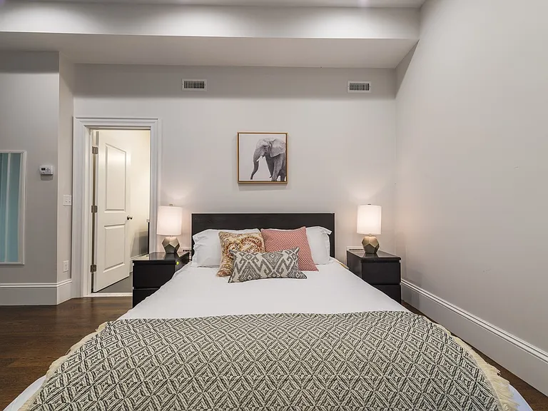 2044 Beacon St #1 — Photo 5