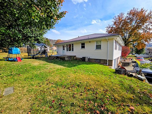 3rd image of 128 Fairview Dr