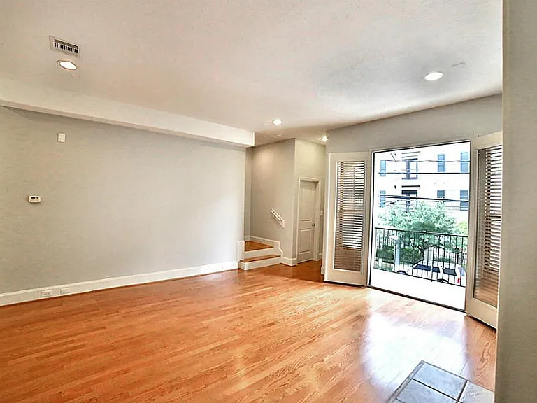 407 Jackson Hill St — Photo 8