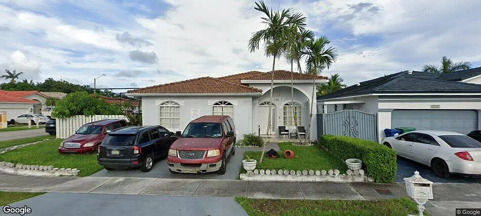 3 bed, 1359 sqft, $3,800 — Photo 1