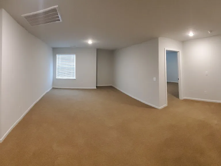 301 Royce Dr — Photo 2