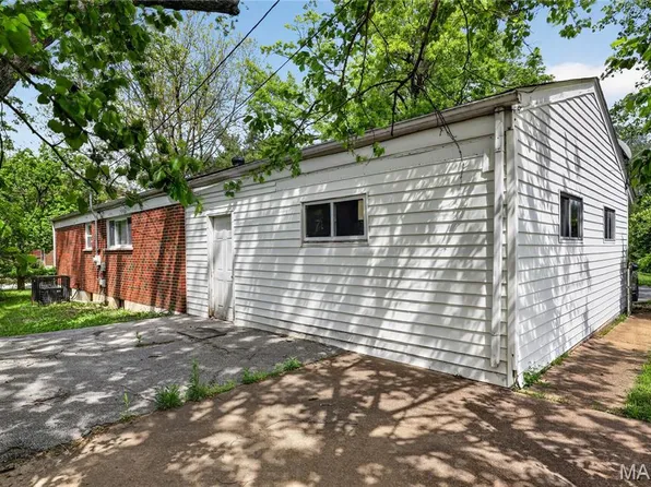 10535 Trask Dr, Saint Louis, MO 63136