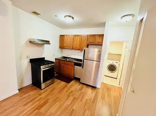 Rented by Akam Sales and Brokerage | media 3