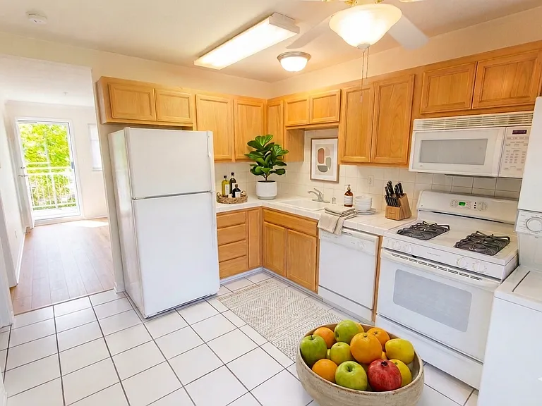 1611 La Esplanada Place Newer #2B — Photo 1
