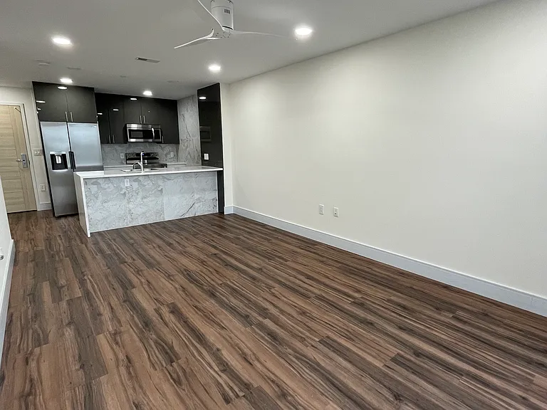 4906 Spruce St #316 — Photo 5