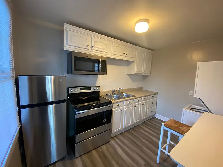 2354 Forbes St — Photo 5