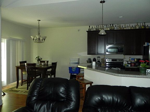4th image of 305 Waters Cir