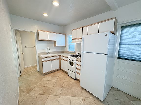 4th image of 337 10th St APT B