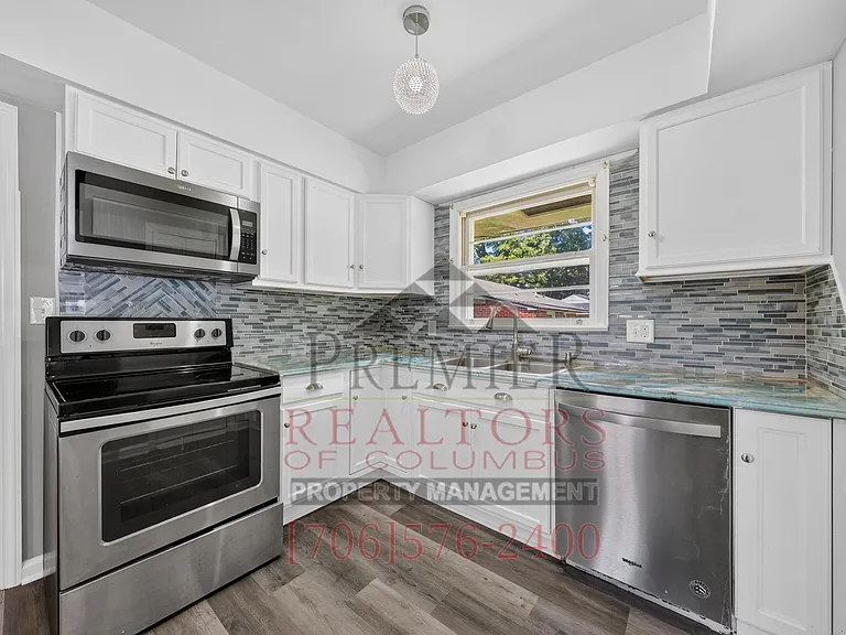 1819 Rosemary Ln — Photo 11
