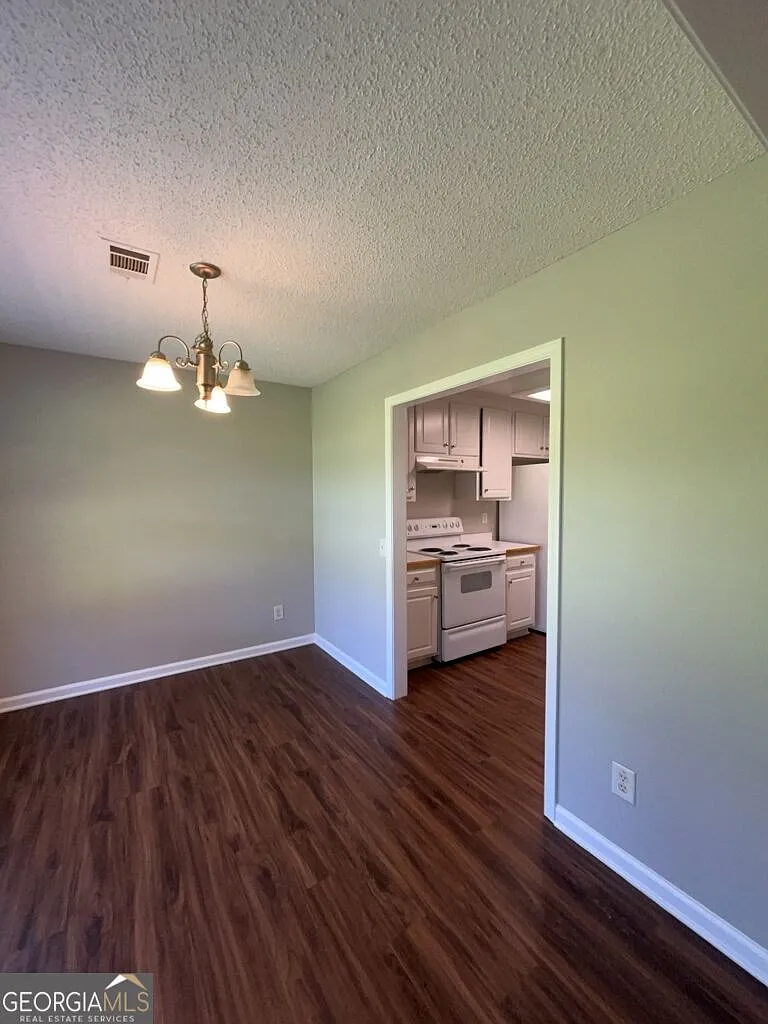 3 bed, 2.0 bath, 1204 sqft, $1,845 — Photo 4