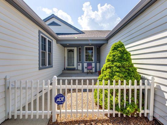 1538 Queen Ann Ln, Gurnee, IL 60031