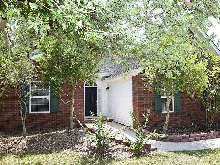 300 Prestwick Ct — Photo 2